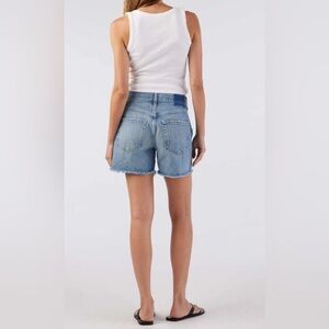AMO sz 25 New with partial tags Billie Mid Rise Denim Shorts raw edge zip fly